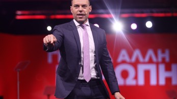 Πρόταση δυσπιστίας: Νέα χυδαία επίθεση Κασσελάκη με στόχο Μητσοτάκη - Καραμανλή