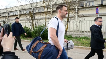 Ο Στέφανος Κασσελάκης ζήτησε... προσωπικό γυμναστή και δικό του γραφείο στο στρατόπεδο!