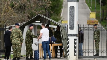 Στέφανος Κασσελάκης: ντύθηκε στα χακί και τους άφησε να βγάλουν το φίδι από την τρύπα... Στέφανος Κασσελάκης: ντύθηκε στα χακί και τους άφησε να βγάλουν το φίδι από την τρύπα...