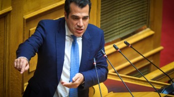 Πλεύρης για πρόταση δυσπιστίας: Συμπεριφέρεστε ως συνήγοροι υπεράσπισης του σταθμάρχη για μικροπολιτικό όφελος