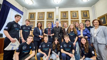 Δήμος Πειραιά: Τους μαθητές - πρωταθλητές της ρομποτικής βράβευσε ο Μώραλης