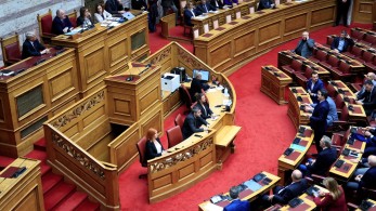Βουλή: ξεκινά στις 19:00 η συζήτηση της πρότασης δυσπιστίας