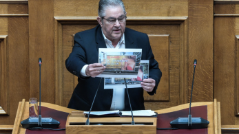 Δημήτρης Κουτσούμπας: Απάντηση με... σουηδική διαφήμιση για τους sugar daddies