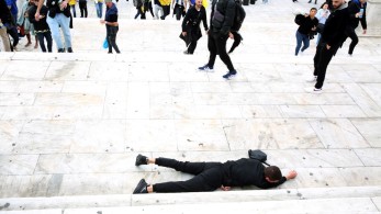 Επεισόδια οπαδών στο Σύνταγμα: δύο προσαγωγές και ένας τραυματίας στο νοσοκομείο