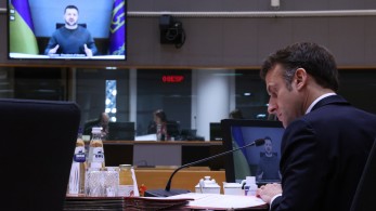 Ο Μακρόν... ξεσπάει σε σάκο του μποξ