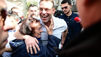 Η Αλίκη στο Ναυτικό, ο Στέφανος στο Πυροβολικό