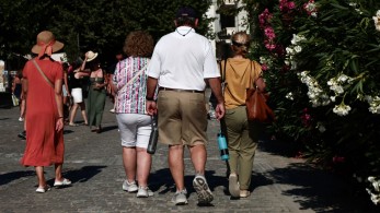 Eurostat: Οι γυναίκες στην ΕΕ ζουν πεντέμισι χρόνια περισσότερο από τους άνδρες