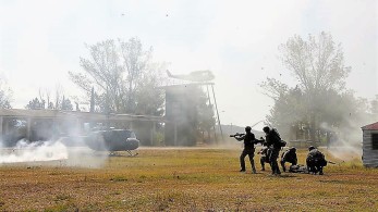 Ο κινεζικός στρατός διεξάγει ασκήσεις κατάρριψης drones
