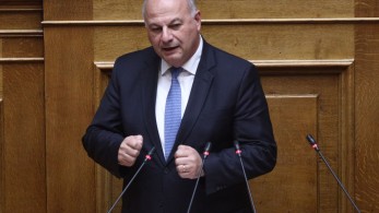 Πρόταση δυσπιστίας: «Να σταματήσει η τυμβωρυχία» κάλεσε ο Κώστας Τσιάρας