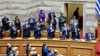 Πρόταση δυσπιστίας: Καταψηφίστηκε με 159 ψήφους Πρόταση δυσπιστίας: Καταψηφίστηκε με 159 ψήφους