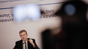 Χρυσοχοΐδης: φέρνει νέο πρωτόκολλο διαχείρισης ενδοοικογενειακής βίας για την ΕΛ.ΑΣ