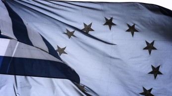 Ευρωβαρόμετρο: 7 στους 10 Έλληνες εκτιμούν ότι η χώρα ωφελήθηκε από την ένταξη στην ΕΕ Ευρωβαρόμετρο: 7 στους 10 Έλληνες εκτιμούν ότι η χώρα ωφελήθηκε από την ένταξη στην ΕΕ