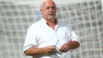 Αχιλλέας Μπέος: τρολάρει το ΠΑΣΟΚ - «Κατεβαίνω κι εγώ για αρχηγός, τι 8, τι 9, τι 19;»