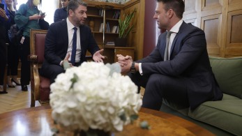 Ο Στέφανος Κασσελάκης «κλείνει το μάτι» στον Νίκο Ανδρουλάκη για το… μέλλον