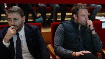 ΣΥΡΙΖΑ-ΠΑΣΟΚ μαλώνουν για το ποιος είναι… «ουρά» του Μητσοτάκη!