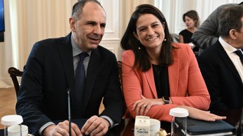 Γεραπετρίτης - Κεραμέως: τηλεδιάσκεψη με Έλληνες πρέσβεις και πρόξενους για την επιστολική ψήφο