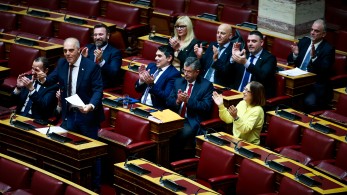 Ελληνική Λύση: στο καναβάτσο οι «πορτιέρηδες» της θρησκείας