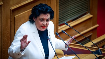 Λιάνα Κανέλλη: η βουλευτής που αγαπούν να μισούν οι εχθροί της