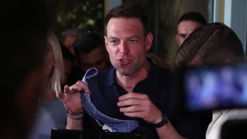 Ο αλαζονικός Στέφανος ζητεί διπλές εκλογές και θέλει καρέκλα πρωθυπουργού!