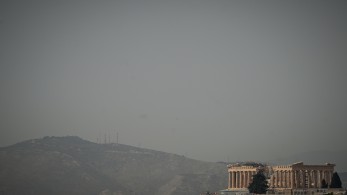 Καιρός: λασποβροχές, τοπικές καταιγίδες και αφρικανική σκόνη