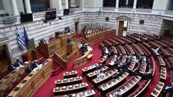 Σπαρτιάτες: ανακοινώθηκαν στη Βουλή οι ανεξαρτητοποιήσεις των Μανούσου και Δημητροκάλλη