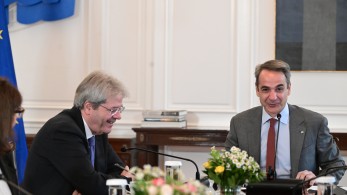 Συνάντηση Μητσοτάκη με Τζεντιλόνι στο Μαξίμου