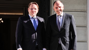 Συνάντηση Γεραπετρίτη με το επίτροπο Γειτονίας και Διεύρυνσης της ΕΕ