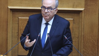 Παπαθανάσης σε Κωνσταντοπούλου: Καταταθέτουμε τα έγγραφα που αποδεικνύουν ότι δεν υπάρχει αλλοίωση στα «Τέμπη»