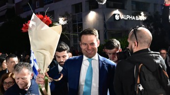 Παπάς δεν έγινε, άρα μένει να γίνει... πρωθυπουργός ο Στέφανος: η προφητεία