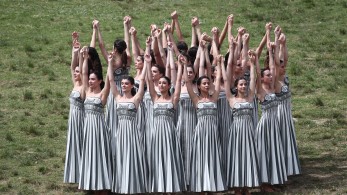 Αρχαία Ολυμπία: εντυπωσιακή η τελετή αφής της Ολυμπιακής Φλόγας (βίντεο και φωτό)