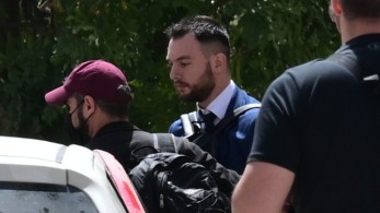 Στα δικαστήρια ο Φλώρος για τη γροθιά σε βουλευτή της Ελληνικής Λύσης - Αρνείται την κατηγορία