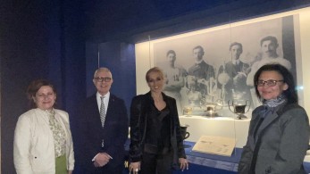 Ένα ιστορικό κύπελλο μαραθωνίου σε έκθεση στο Λούβρο