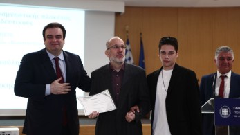 Τρεις εκπαιδευτικούς που έσωσαν τις ζωές παιδιών βράβευσε ο Κυριάκος Πιερρακάκης