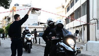 Συντονισμένο σχέδιο για την αντιμετώπιση της ενδοοικογενειακής βίας: αφαιρείται η άδεια οπλοφορίας σε «υπόπτους»