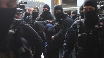 Οπαδική βία: Εν αναμονή αποκαλύψεων για τον θάνατο αστυνομικού από ναυτική φωτοβολίδα, στον Ρέντη