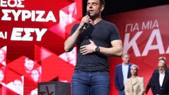 O Κασσελάκης βλέπει στον καθρέφτη τον Τραμπ