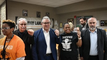 Επίσκεψη του ΓΓ της ΚΕ του ΚΚΕ Δημήτρη Κουτσούμπα στην Αστόρια