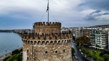 Θεσσαλονίκη: άνδρας έπεσε από τον Λευκό Πύργο και σκοτώθηκε