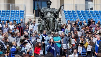 Πάνω από 130 συλλήψεις στη Νέα Υόρκη σε διαδηλώσεις φοιτητών υπέρ των Παλαιστινίων