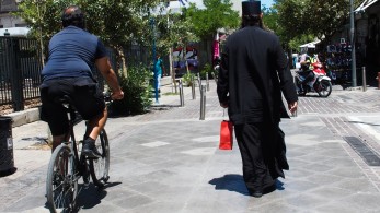Τα ράσα δεν κάνουν τους παπάδες Τα ράσα δεν κάνουν τους παπάδες
