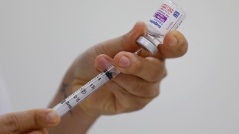 Η Astrazeneca αποσύρει το εμβόλιο για τον κορωνοϊό