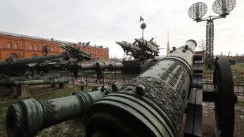 Απειλές Μόσχας μετά το «ναι» Μπάιντεν στη χρήση αμερικανικών όπλων εντός ρωσικού εδάφους