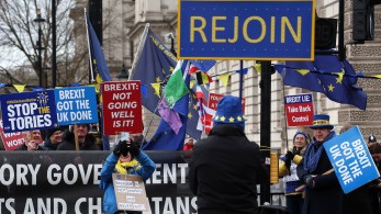 Βρετανία: το Εργατικό Κόμμα θα επιδιώξει στενότερες σχέσεις με την Ευρωπαϊκή Ένωση, αν κερδίσει τις εκλογές