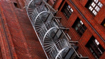 Φωτιά σε εργοστάσιο μετάλλων στο Βερολίνο: ανησυχία από τους τοξικούς καπνούς