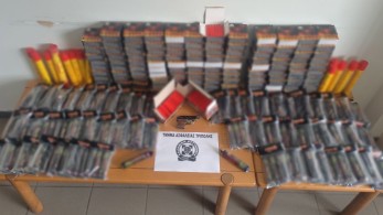 Κορωπί: στο αυτόφωρο 3 ανήλικοι και οι γονείς τους για κατοχή φωτοβολίδων