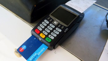 ΥΠΟΙΚ: Αυξήθηκαν κατά 10,7% οι ηλεκτρονικές συναλλαγές  το 2024