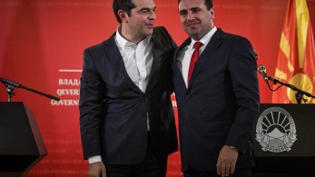 Βόρεια Μακεδονία: πατούν στις μαύρες τρύπες της Συμφωνίας των Πρεσπών και ο ΣΥΡΙΖΑ σιγοντάρει
