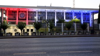 Ρουβίκωνας: καταδρομική επίθεση έξω από την πρεσβεία των ΗΠΑ με τρικάκια και σημαία της Παλαιστίνης