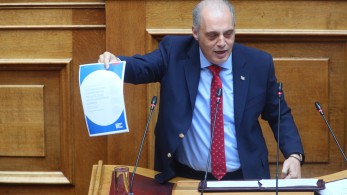 Η Le Monde ανακάλυψε τον Βελόπουλο: Πουλά «θαυματουργές» θεραπείες και χειρόγραφα του Ιησού