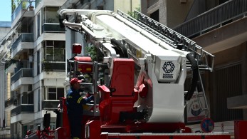 Φωτιά σε διαμέρισμα του Πειραιά - Εντοπίστηκε γυναίκα χωρίς τις αισθήσεις της